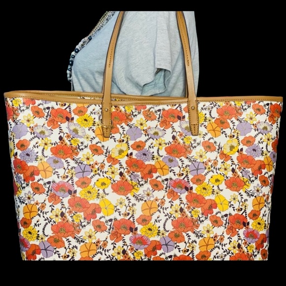 Tory Burch Kerrington Tote - Picture 1 of 5